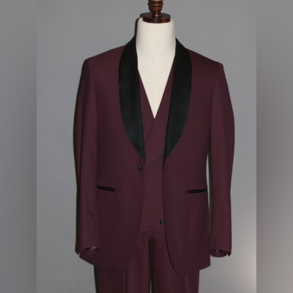 Burgundy/Maroon 3 Piece Shawl Collar Tuxedo / UNWORN 38R